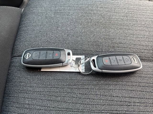 Used 2023 Nissan Rogue SV FWD image 5
