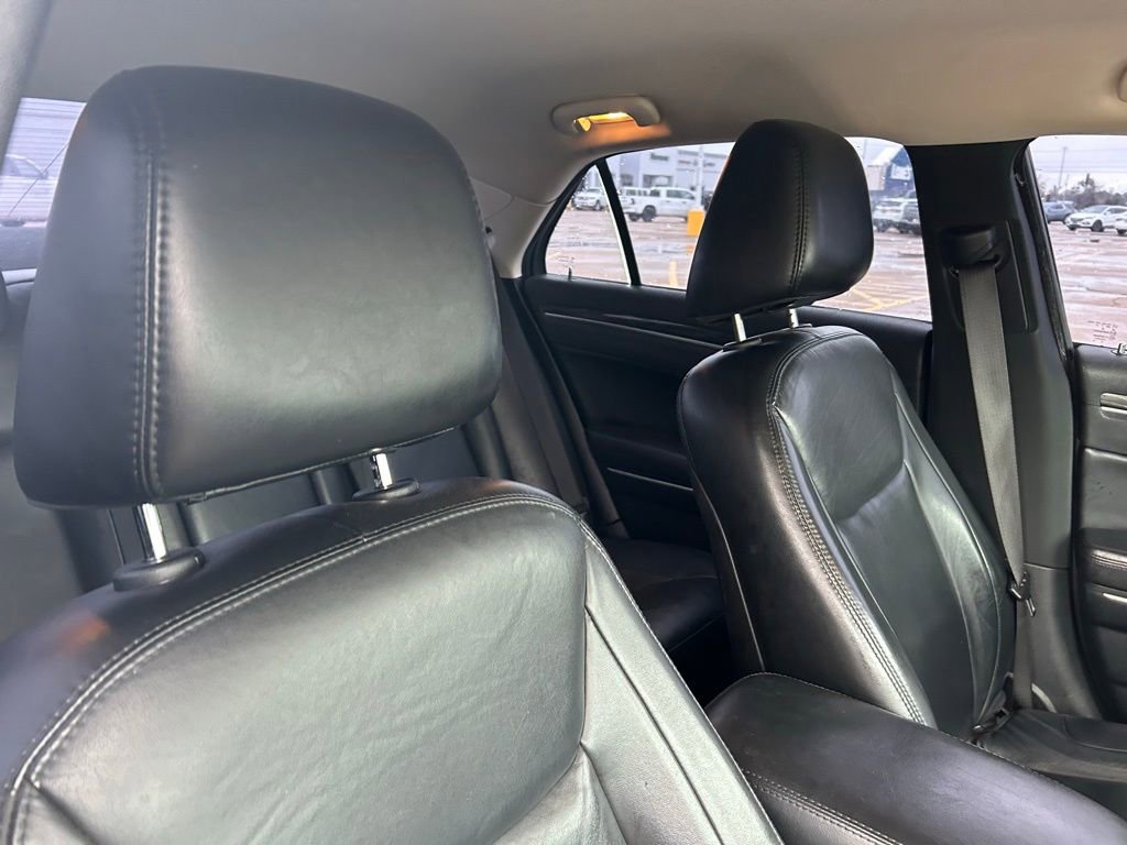 Used 2018 Chrysler 300 Touring L image 16