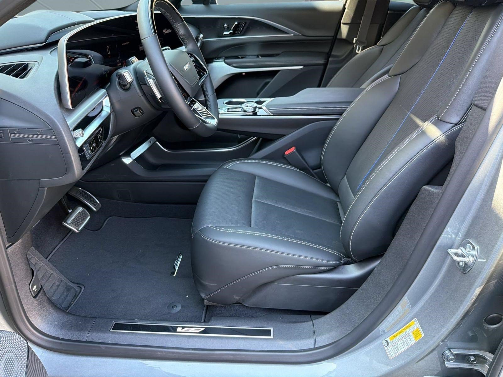 New 2026 Cadillac Lyriq V AWD/4WD image 4