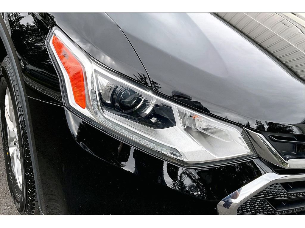 Used 2021 Chevrolet Traverse LS AWD/4WD image 28