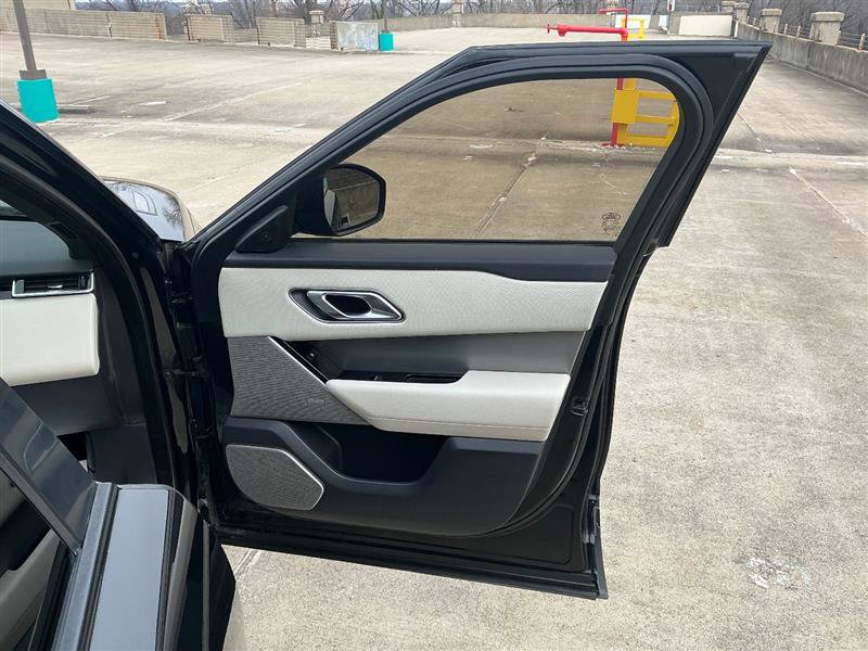 Used 2018 Land Rover Range Rover Velar R-Dynamic SE image 35
