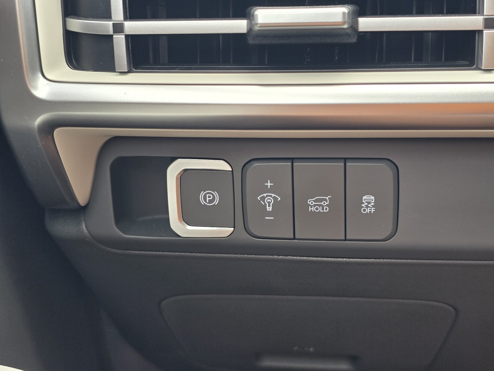 Used 2025 Hyundai Santa Fe SE AWD/4WD image 23