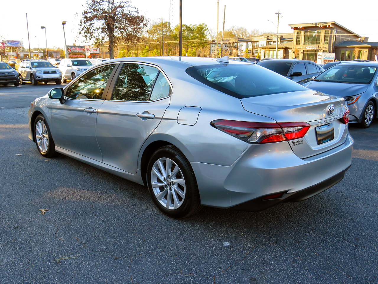 Used 2021 Toyota Camry LE image 9