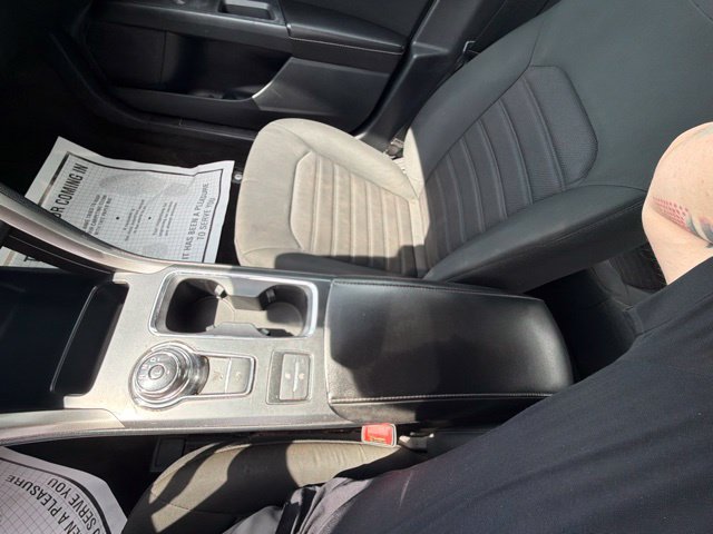 Used 2020 Ford Fusion SE FWD image 26