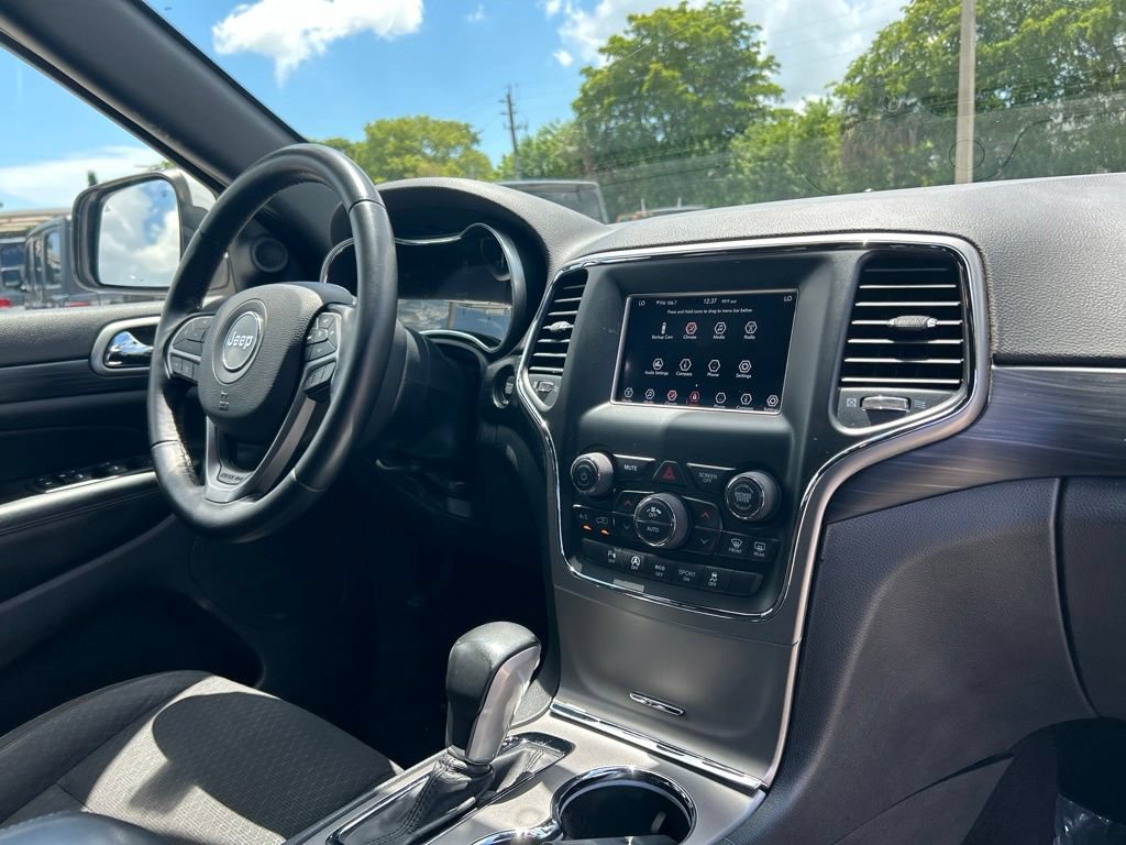 Used 2019 Jeep Grand Cherokee Laredo RWD image 24