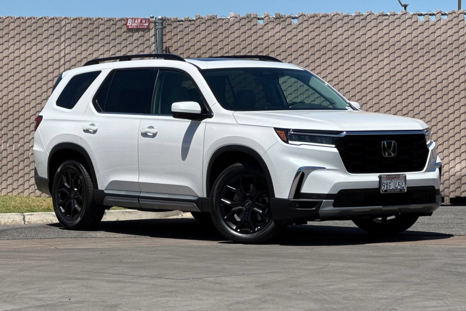 Used 2025 Honda Pilot Touring image 2