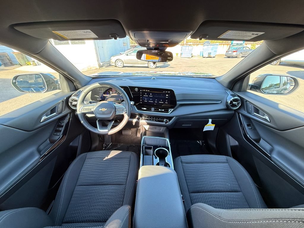 Used 2025 Chevrolet Equinox LT FWD image 21