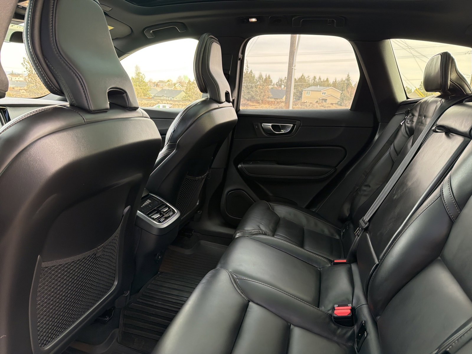 Used 2024 Volvo XC60 B5 Ultimate w/ Protection Package Premier image 18