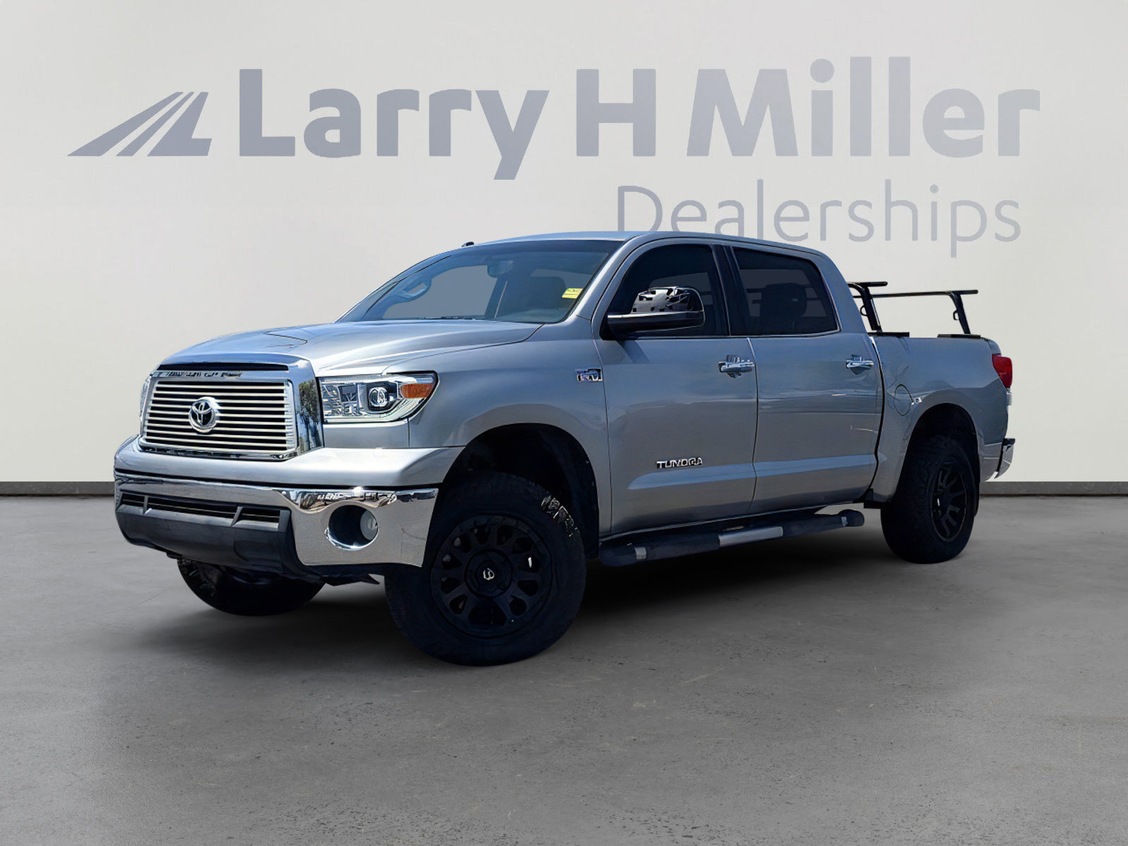 Used 2013 Toyota Tundra 4x4 CrewMax w/ Tow Pkg image 1