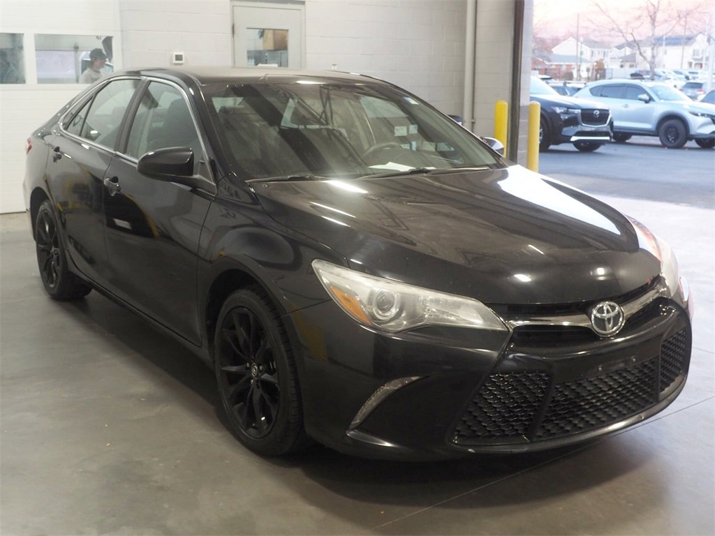 Used 2016 Toyota Camry XLE image 3