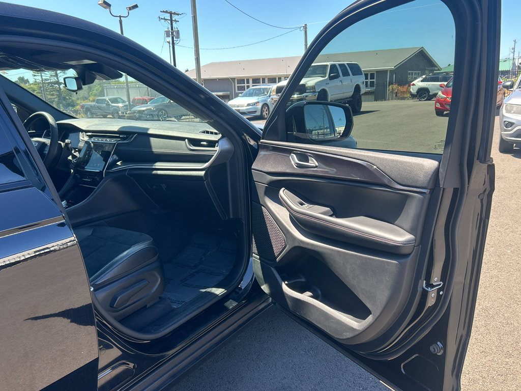 Used 2023 Jeep Grand Cherokee Altitude AWD/4WD image 31