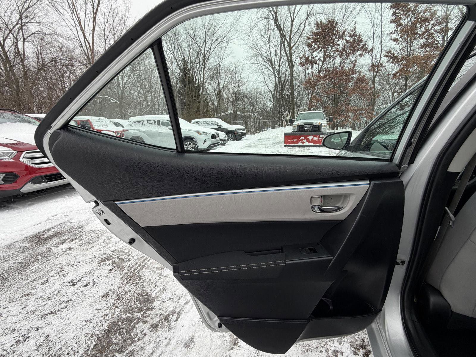 Used 2014 Toyota Corolla LE image 16