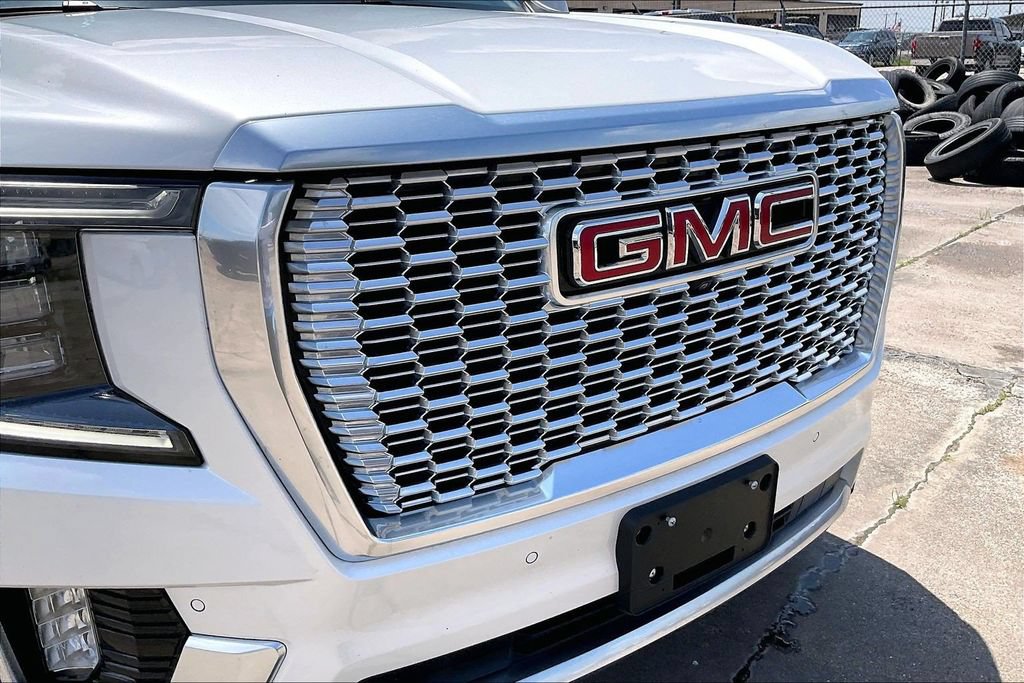 Used 2024 GMC Yukon Denali RWD image 34