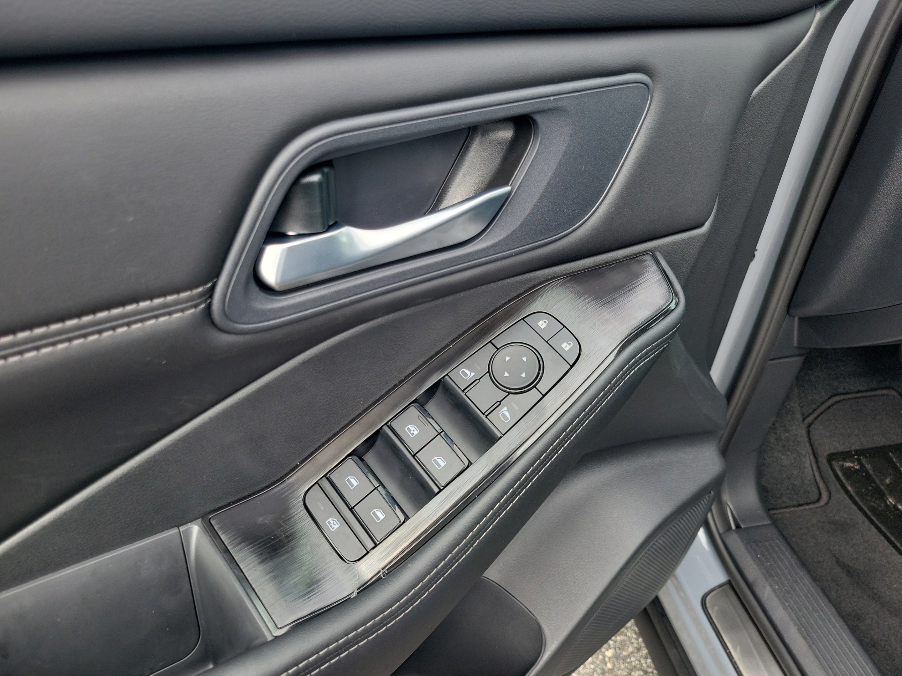 New 2026 Nissan Rogue Dark Armor FWD image 15