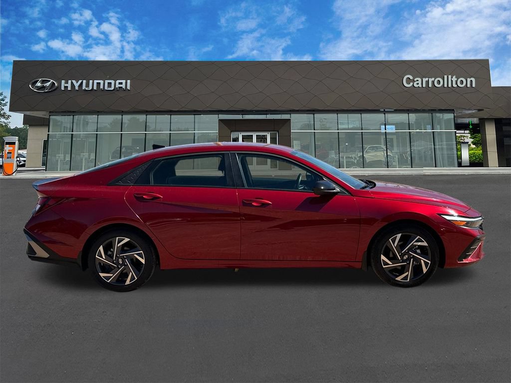 Used 2025 Hyundai Elantra Sport FWD image 4