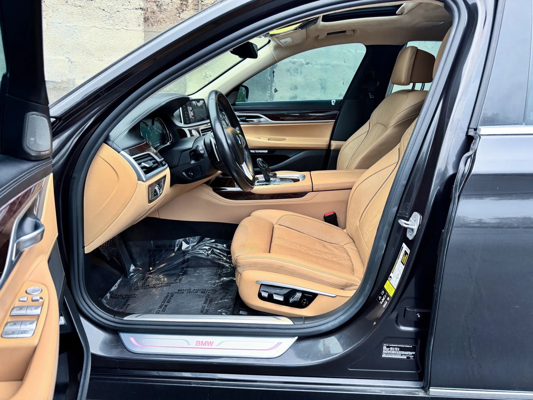 Used 2016 BMW 750i xDrive image 12