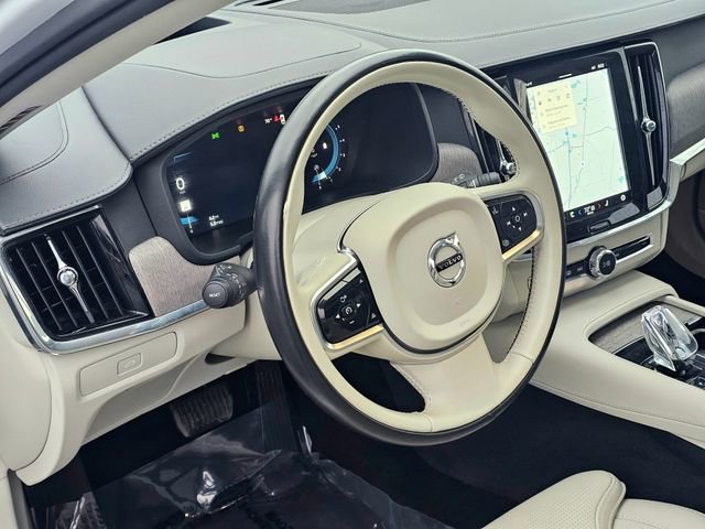 Used 2023 Volvo V90 B6 Cross Country Ultimate image 16