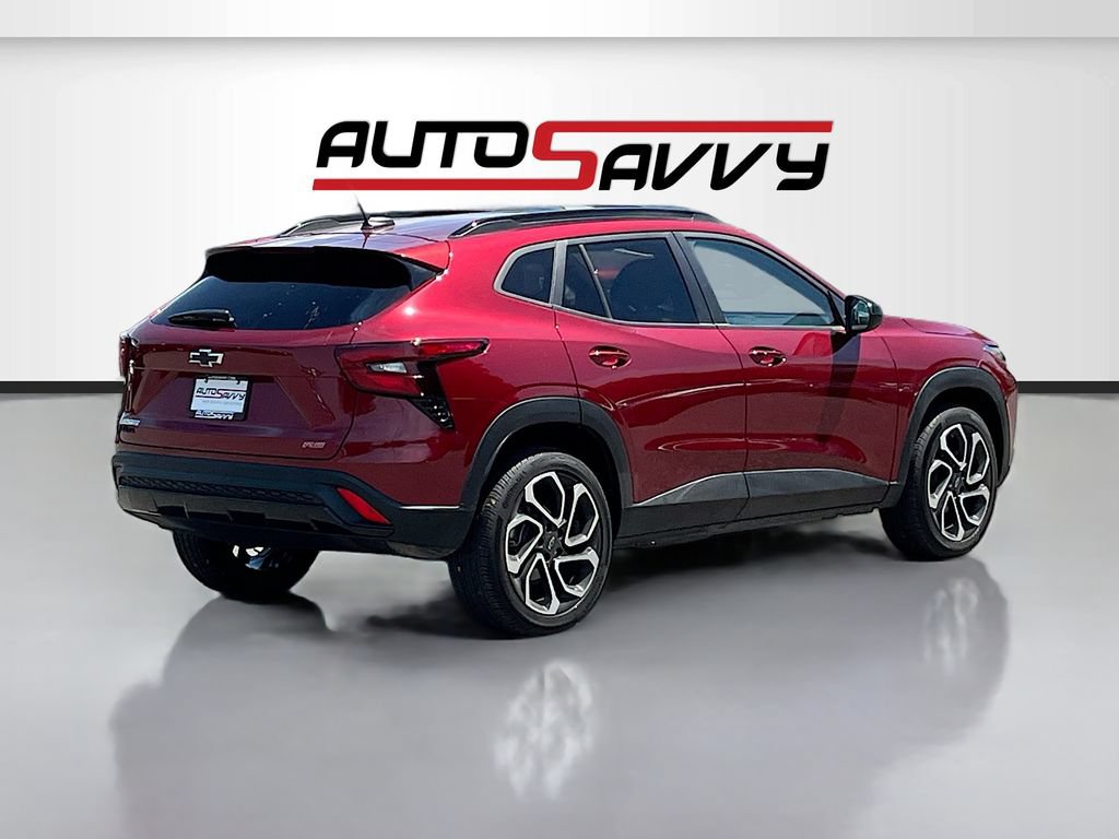 Used 2025 Chevrolet Trax RS w/ Sunroof Package FWD image 7