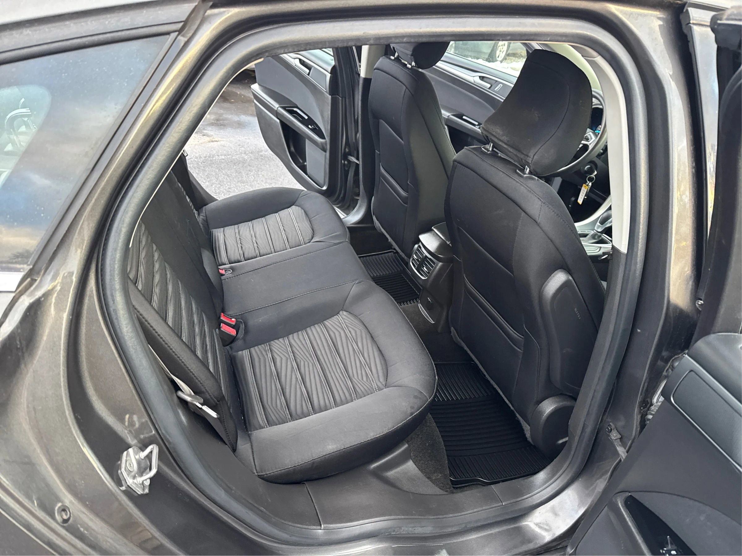 Used 2016 Ford Fusion SE image 24