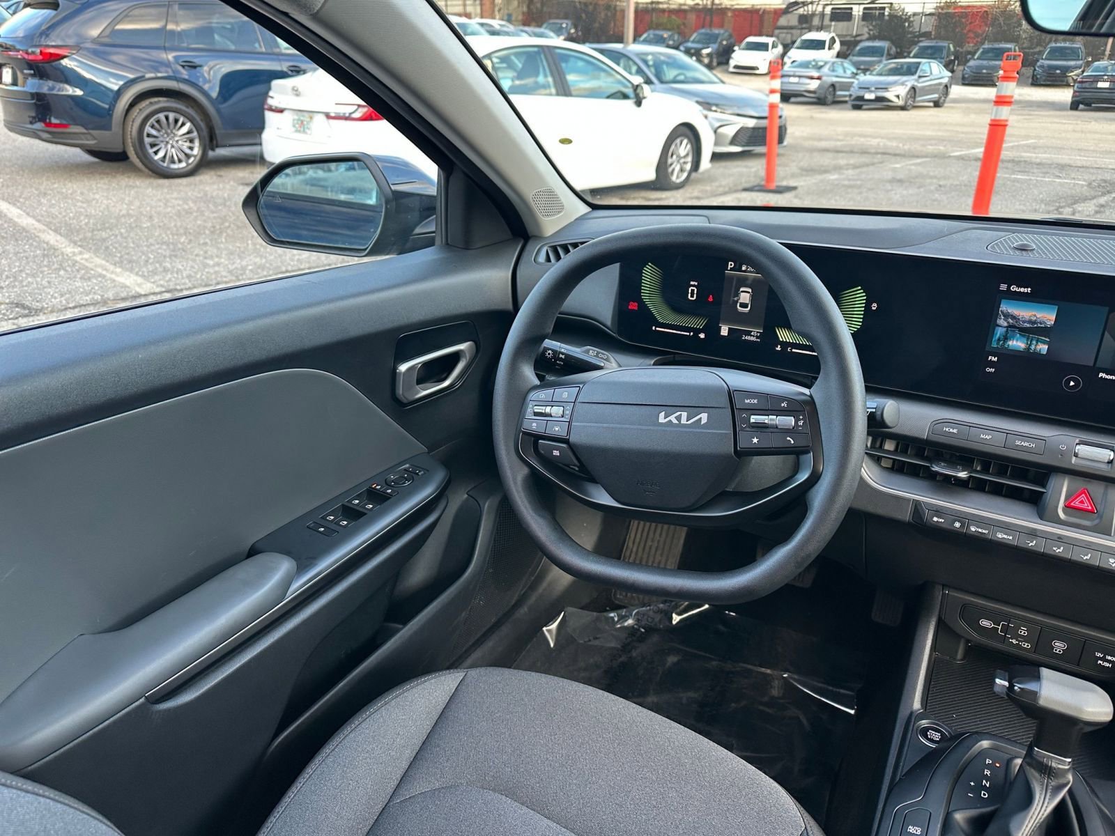 Used 2025 Kia K4 LXS image 32