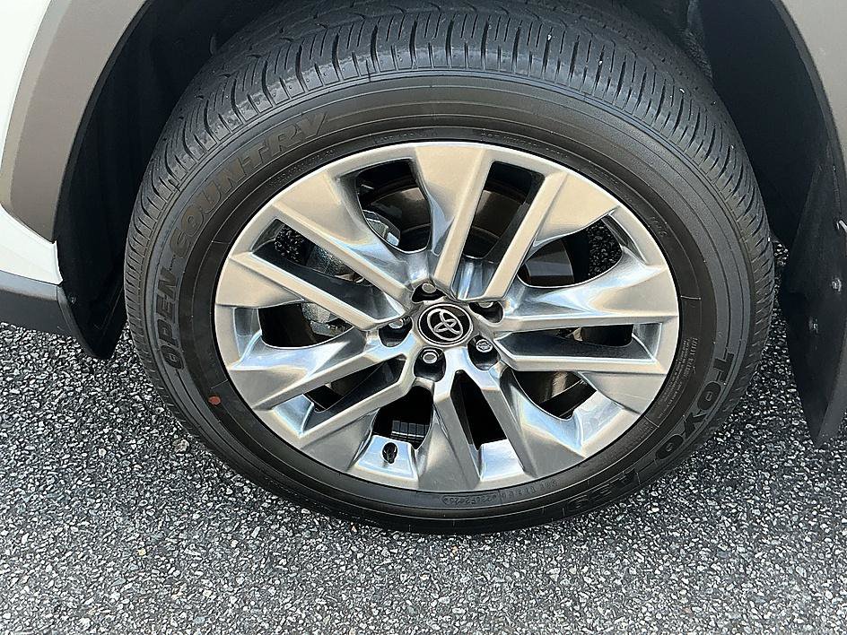 Used 2025 Toyota RAV4 XLE Premium FWD image 7