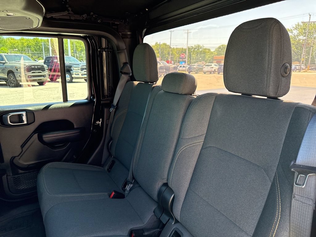 Used 2024 Jeep Gladiator Sport AWD/4WD image 40
