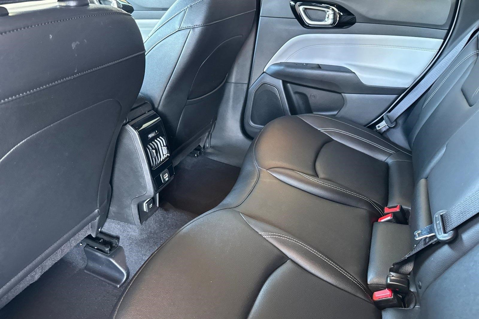 Used 2025 Jeep Compass Limited image 26