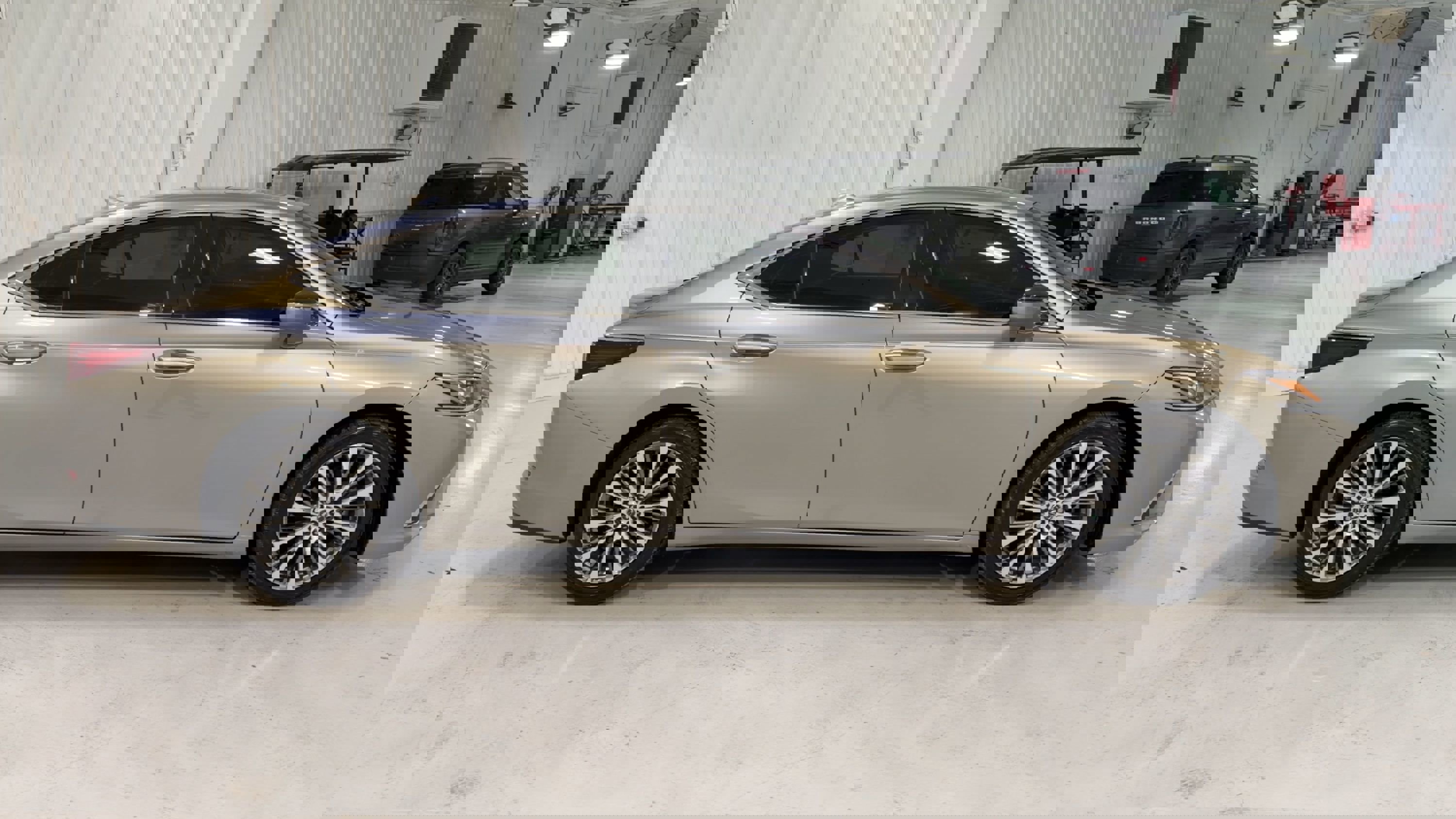 Used 2019 Lexus ES 350 w/ Ultra Luxury Package image 2