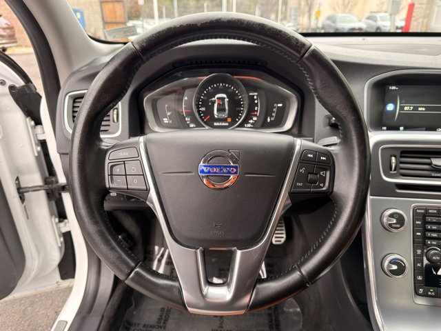 Used 2017 Volvo S60 T5 Inscription image 14