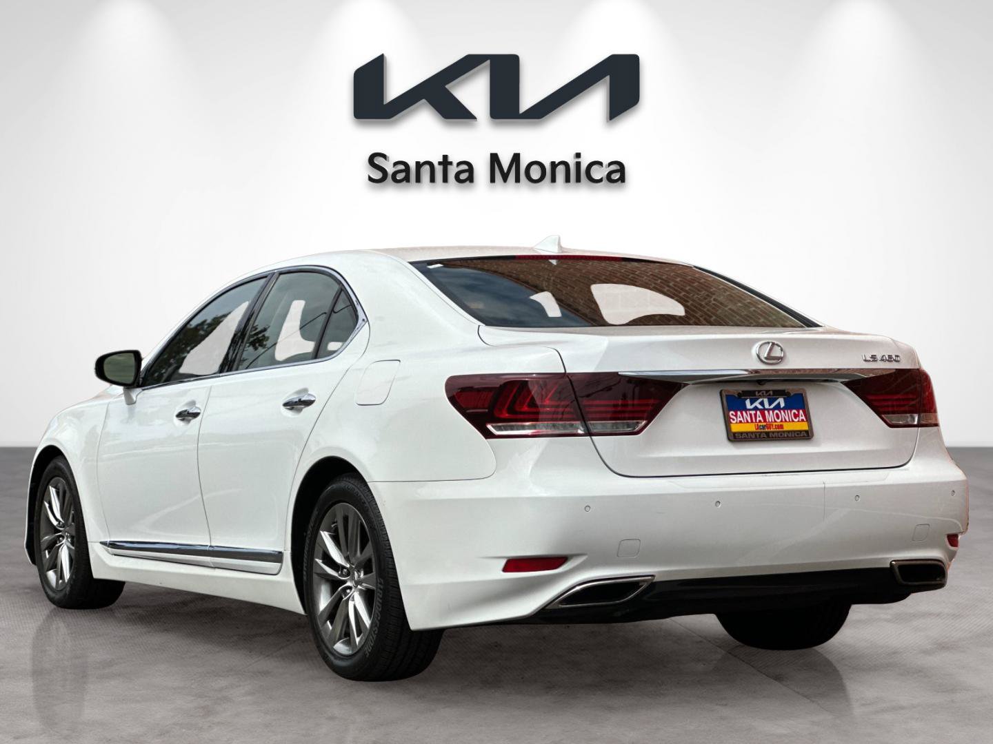 Used 2015 Lexus LS 460 w/ Comfort Package RWD image 4