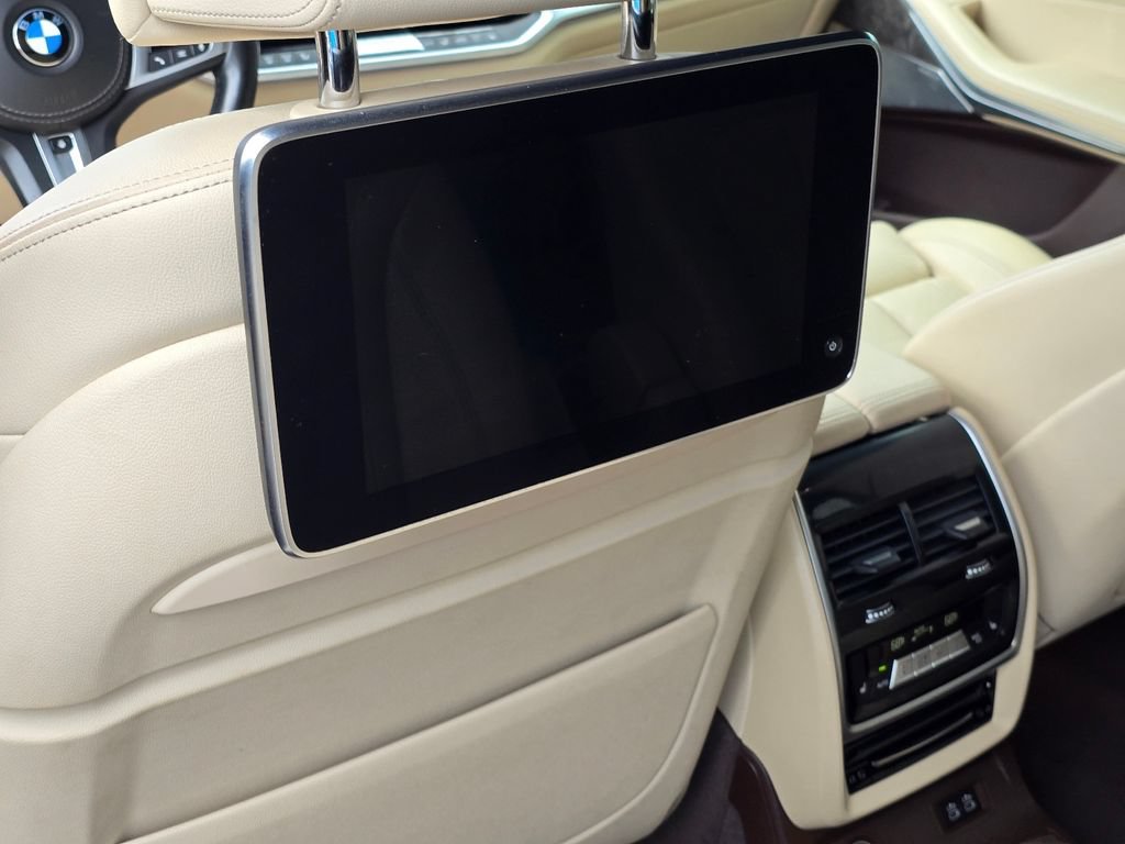 Used 2019 BMW X7 xDrive50i w/ M Sport Package AWD/4WD image 18