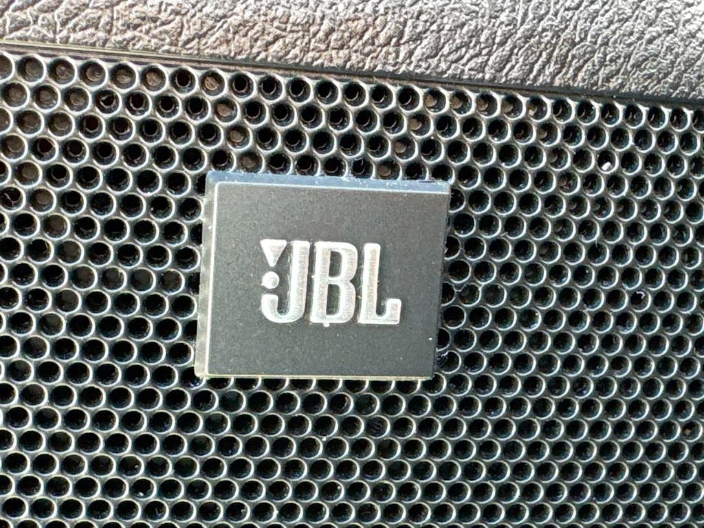 Used 2018 Toyota Avalon Limited image 22