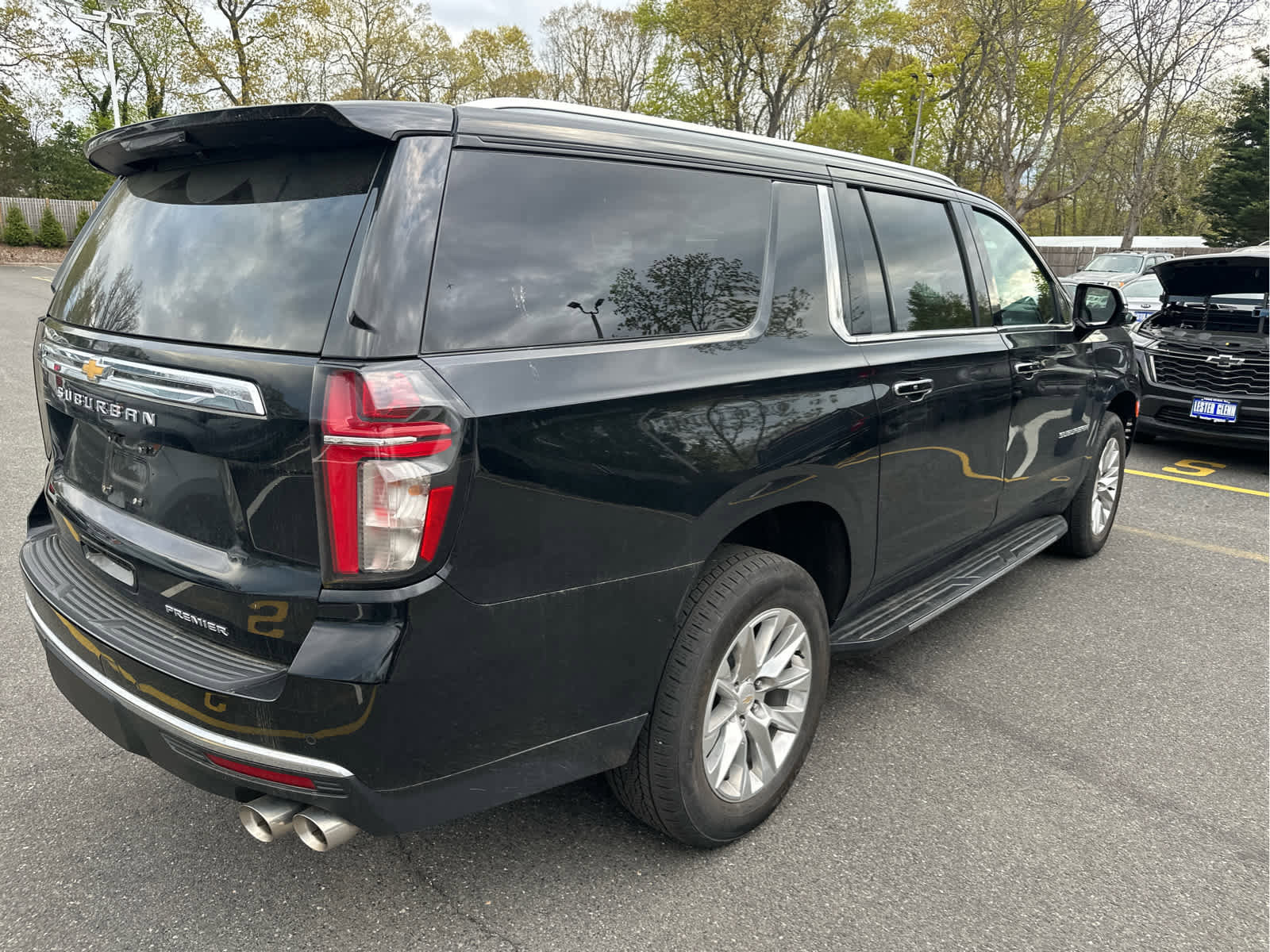 Certified 2023 Chevrolet Suburban Premier AWD/4WD image 3