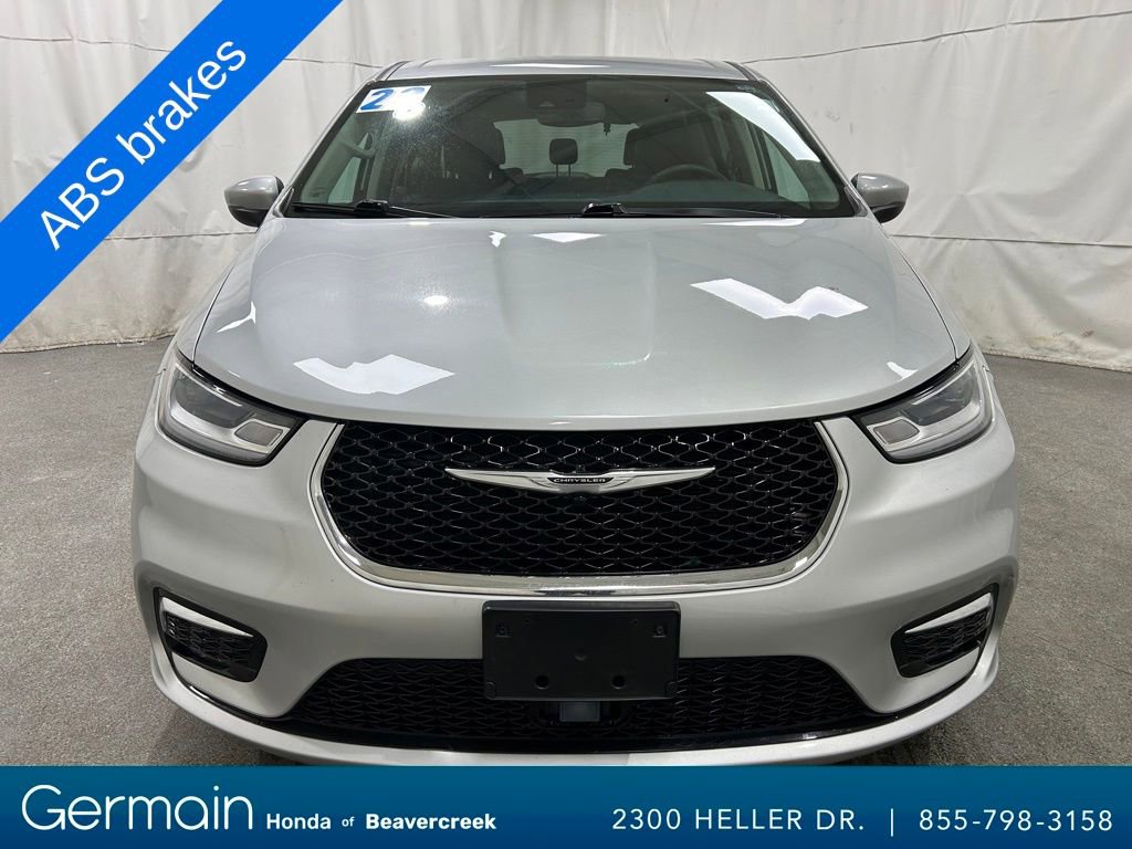 Used 2023 Chrysler Pacifica Touring-L image 3