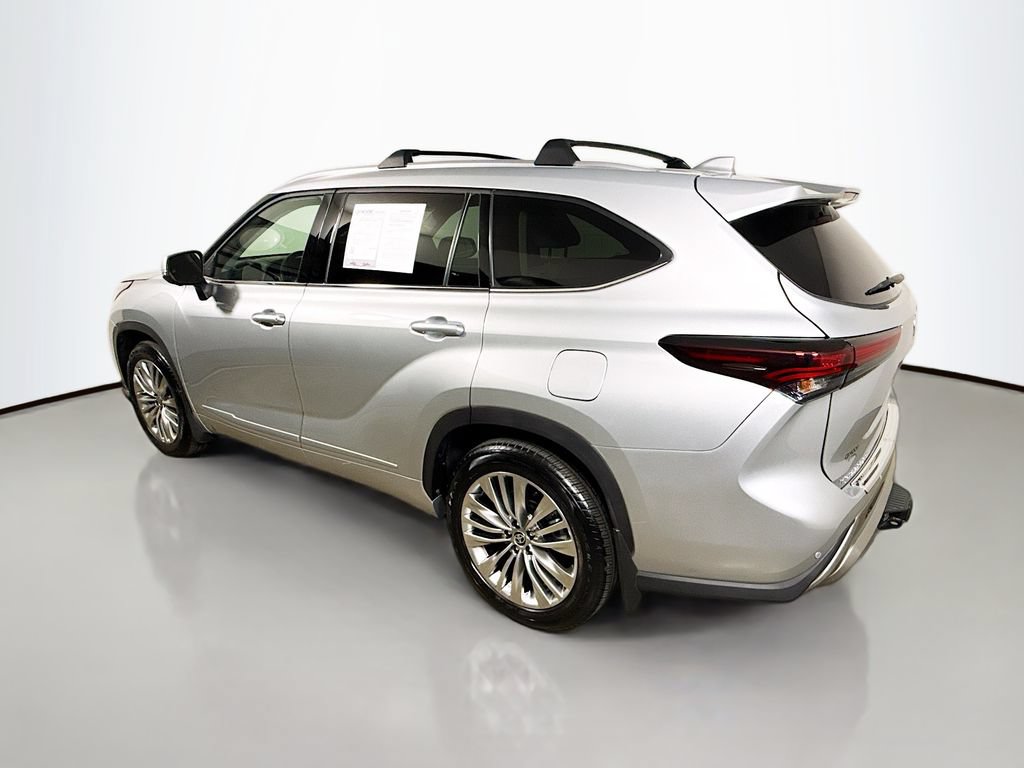 Certified 2025 Toyota Highlander Platinum AWD/4WD image 5