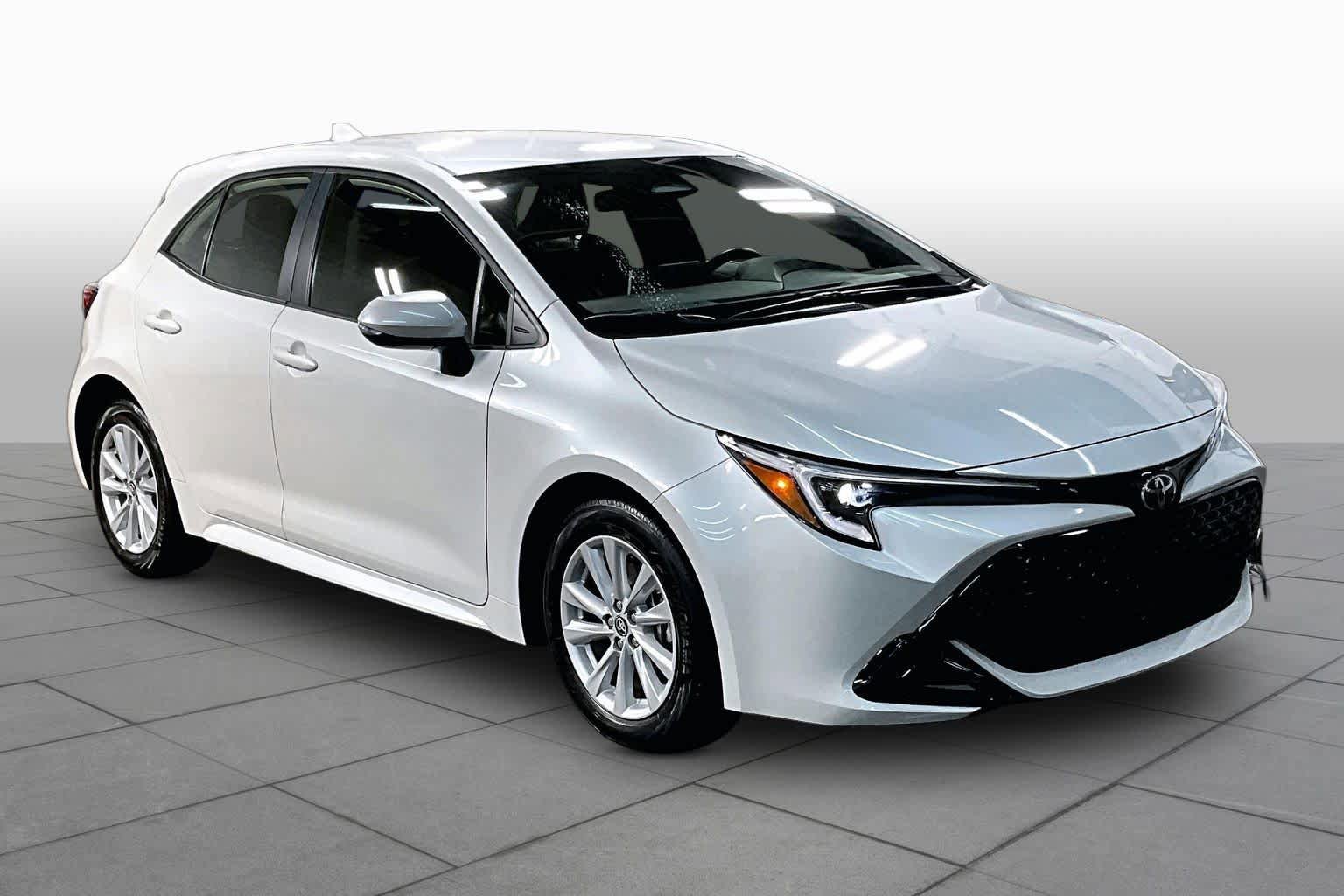 Certified 2025 Toyota Corolla SE FWD image 3