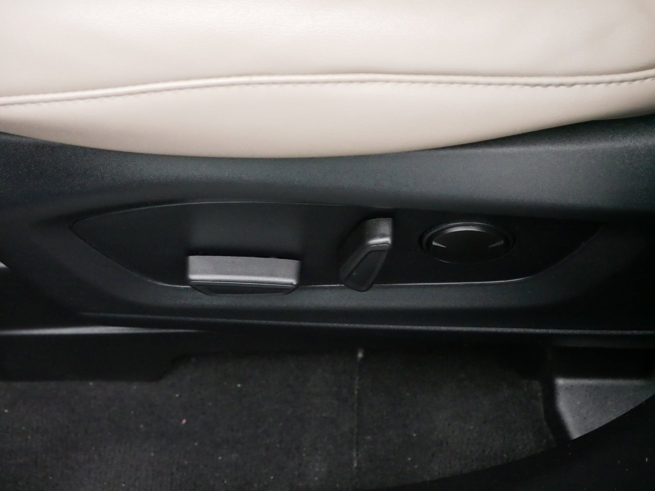 Used 2022 Ford Explorer XLT image 20