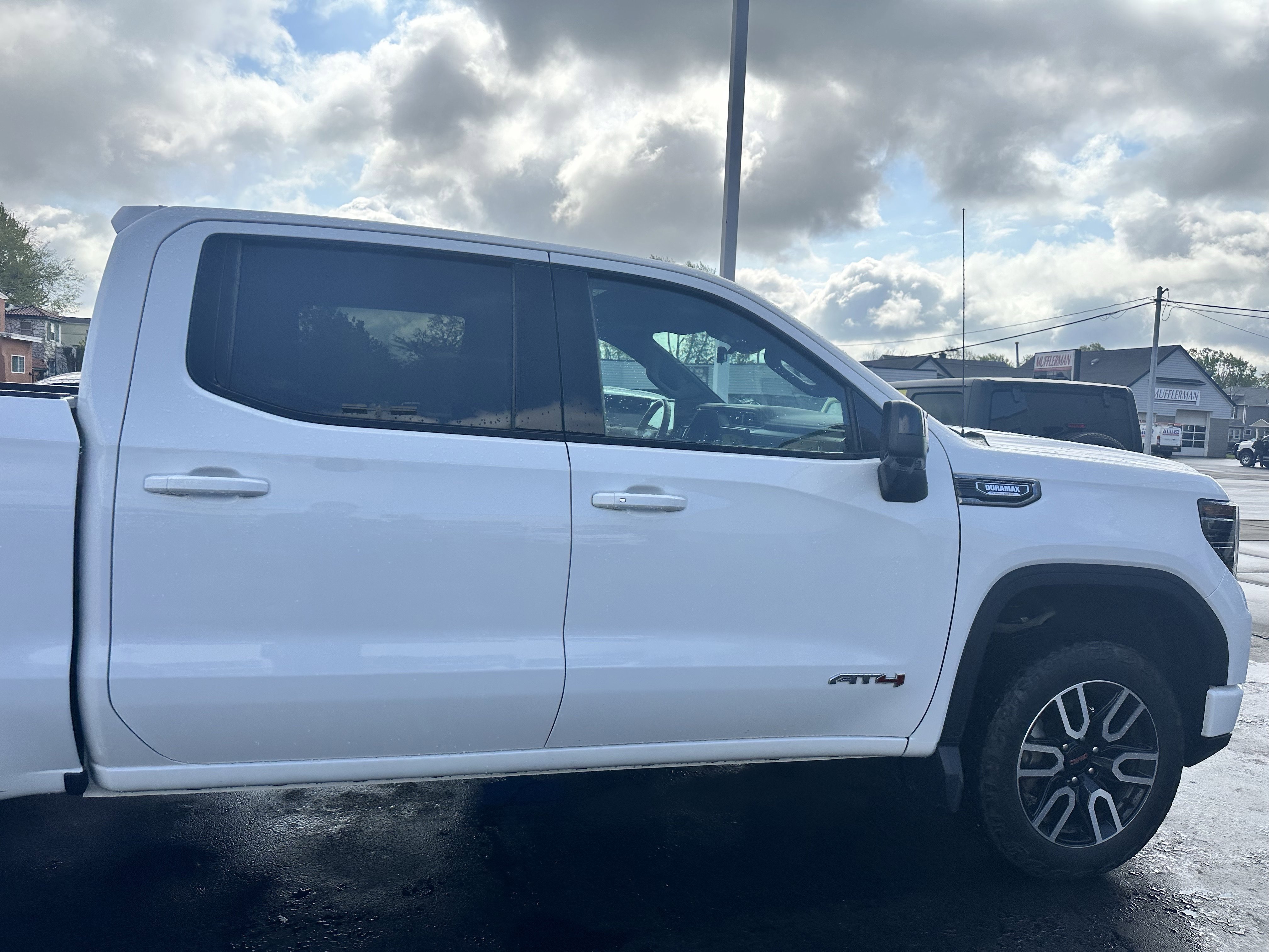 Used 2023 GMC Sierra 1500 AT4 w/ Technology Package AWD/4WD image 11