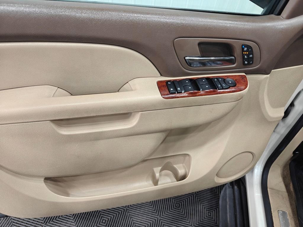 Used 2011 Chevrolet Avalanche LTZ AWD/4WD image 40