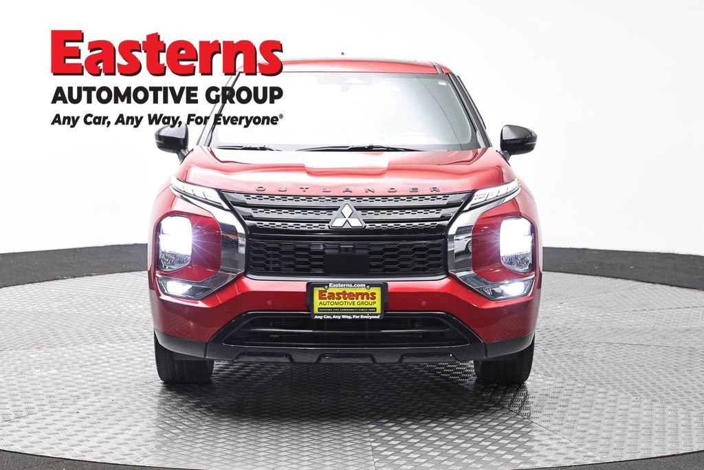 Used 2022 Mitsubishi Outlander SE FWD image 2