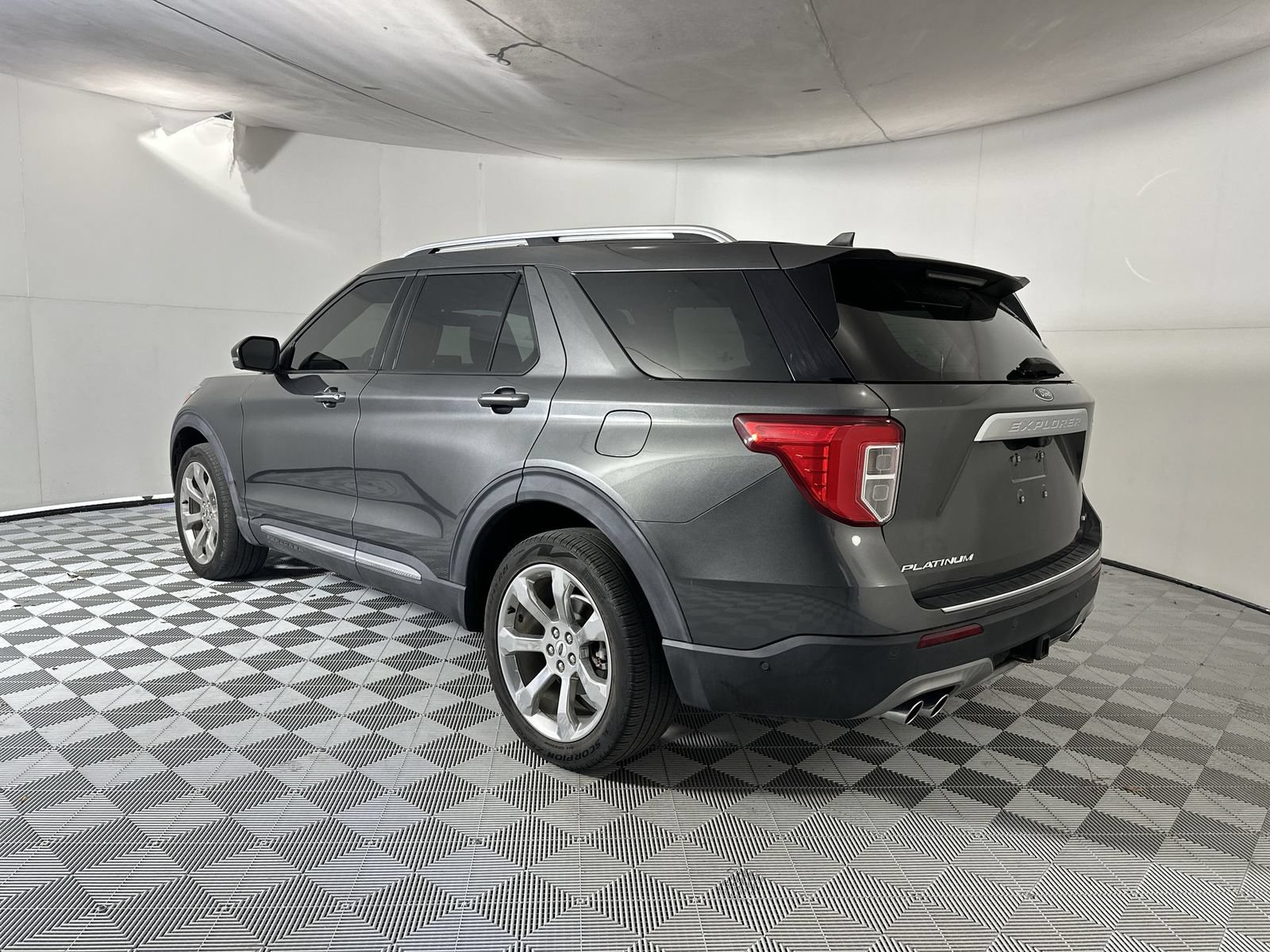 Used 2020 Ford Explorer Platinum w/ Premium Technology Package AWD/4WD image 6