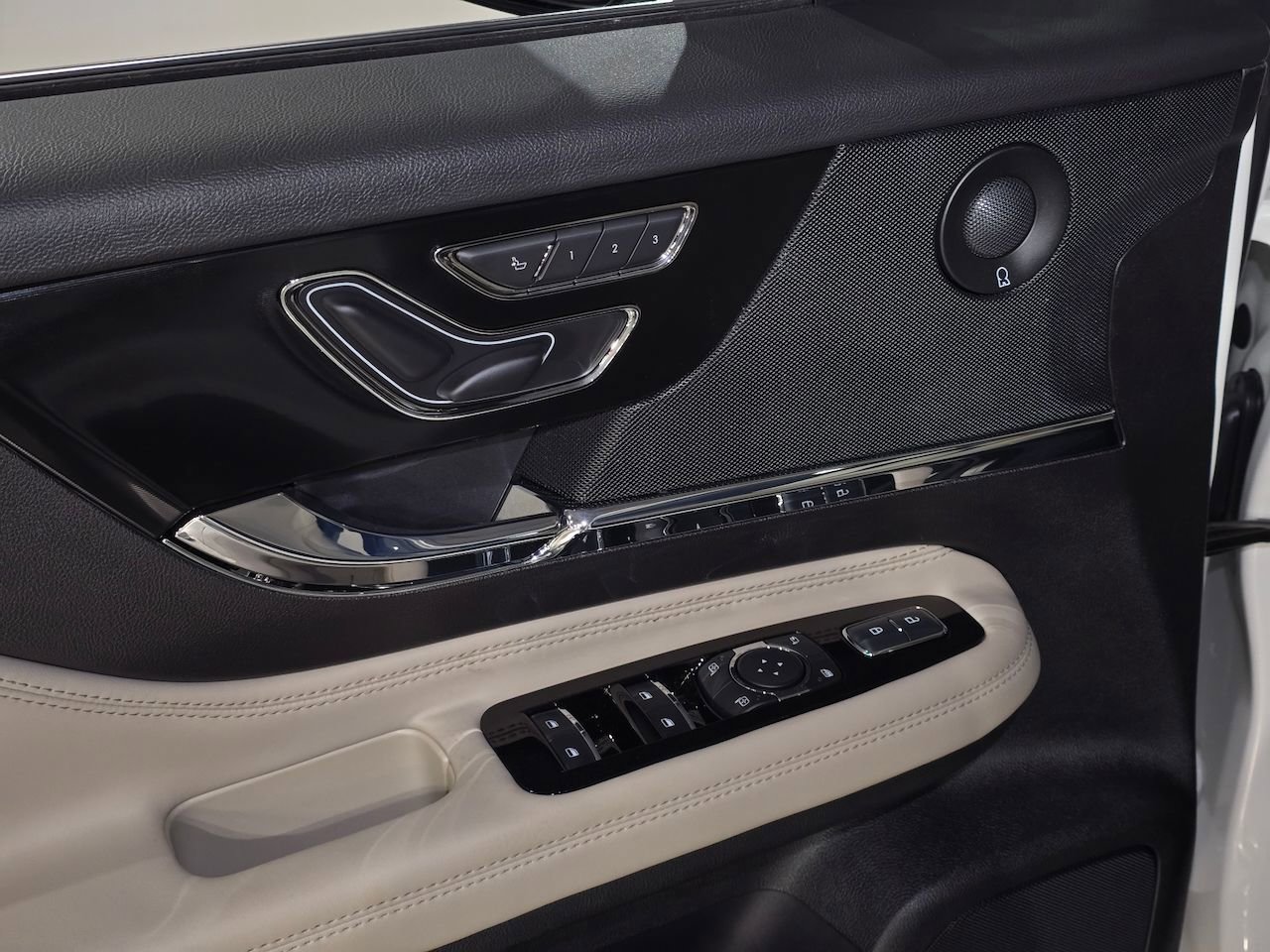 New 2026 Lincoln Corsair Reserve FWD image 19