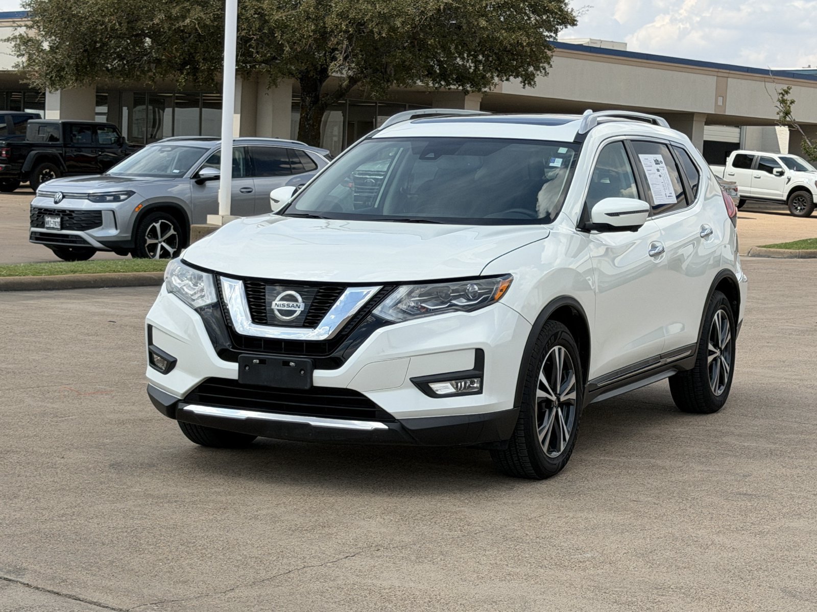 Used 2017 Nissan Rogue SL w/ SL Premium Package FWD image 8