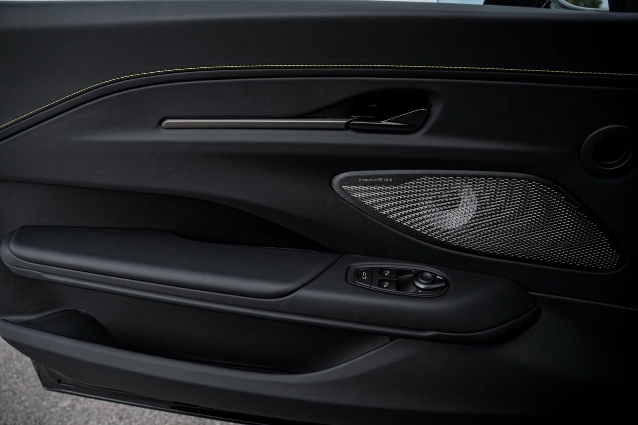 New 2026 Aston Martin V8 Vantage Roadster image 30