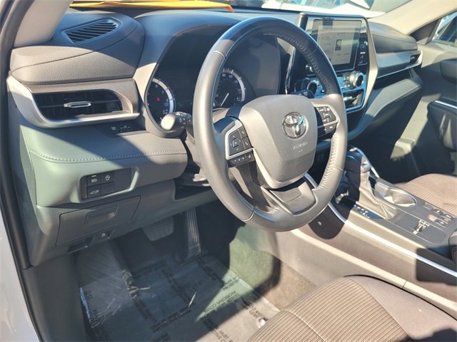 Used 2023 Toyota Highlander LE image 12