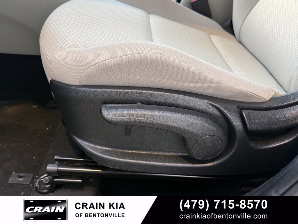 Used 2025 Kia Soul LX w/ LX Technology Package FWD image 11