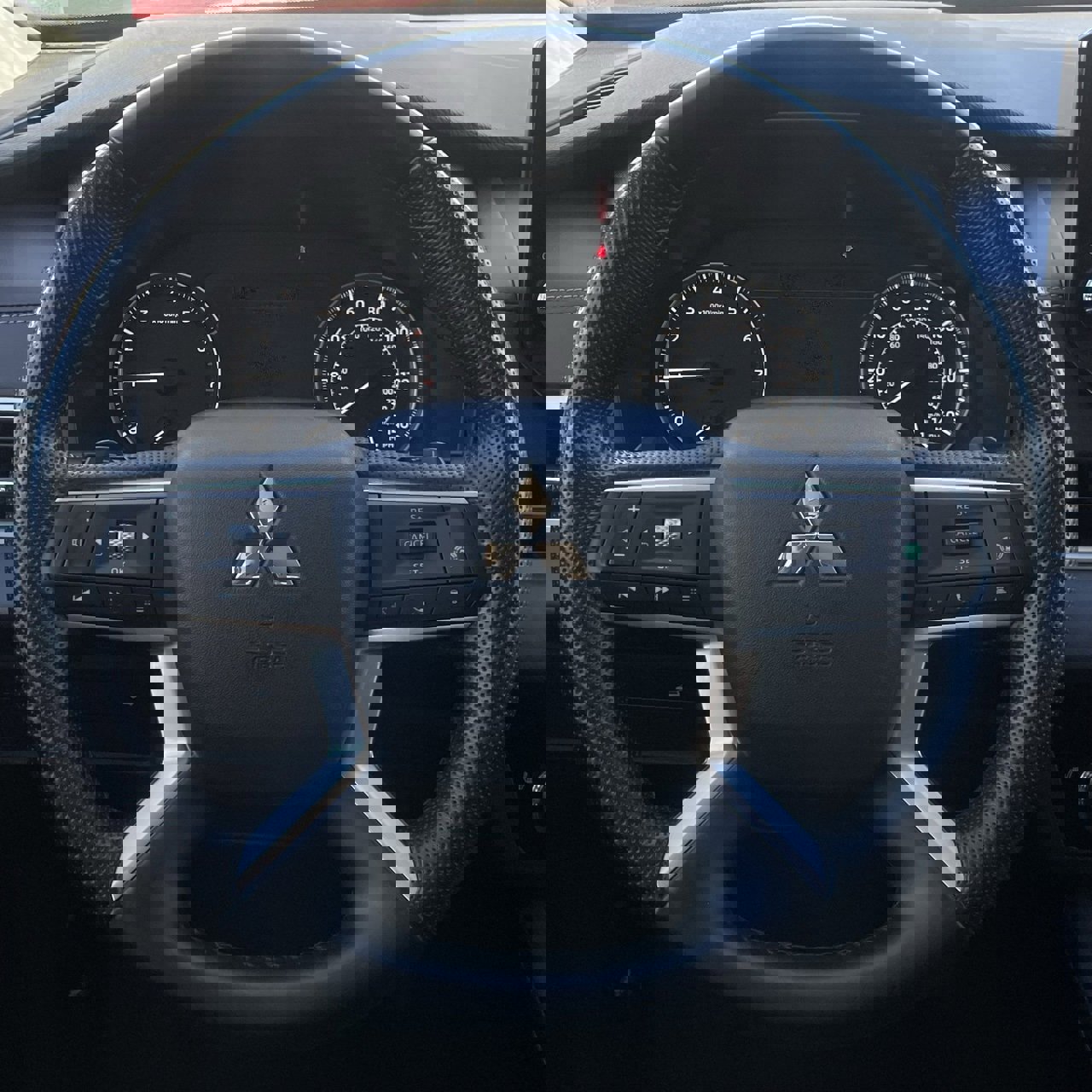 Used 2024 Mitsubishi Outlander SE image 12