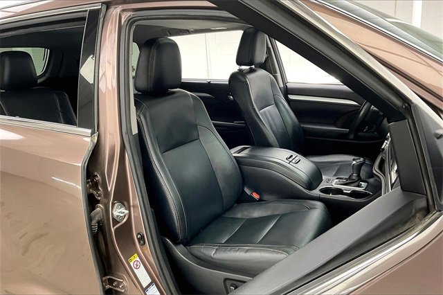 Used 2017 Toyota Highlander XLE image 7