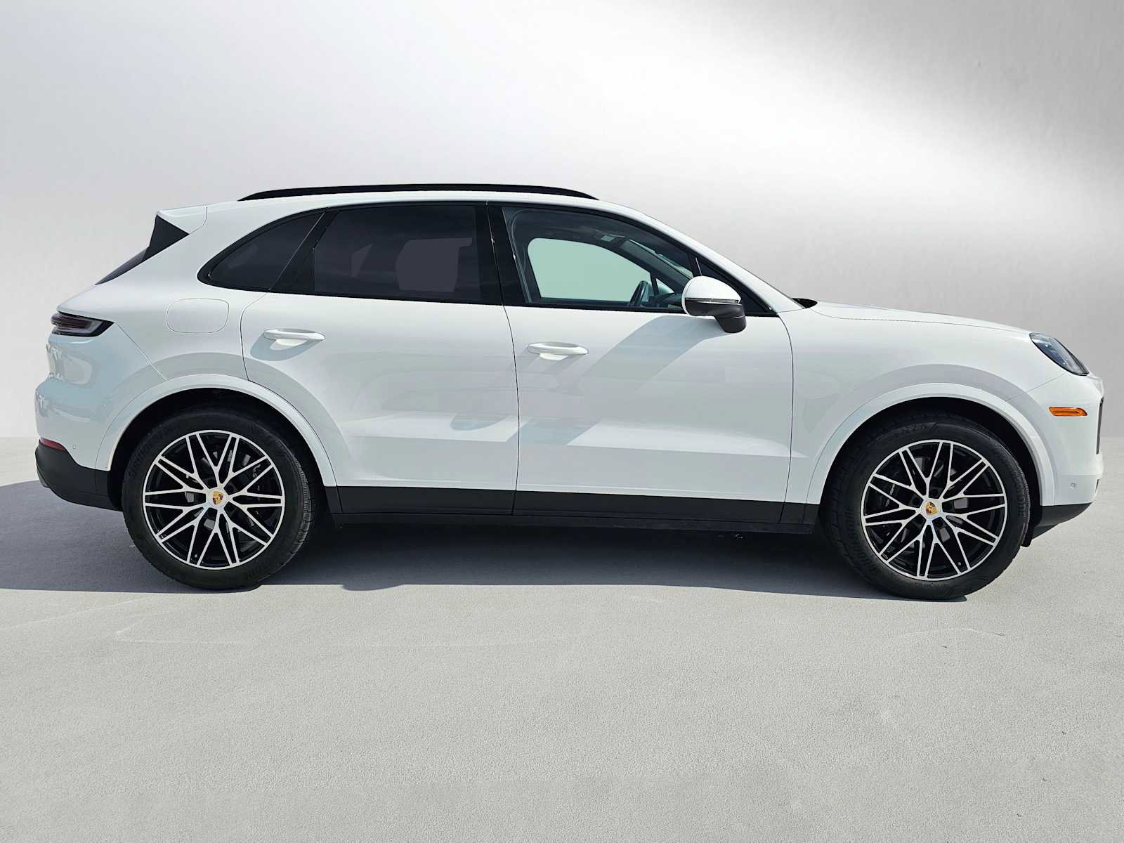 Used 2024 Porsche Cayenne image 2