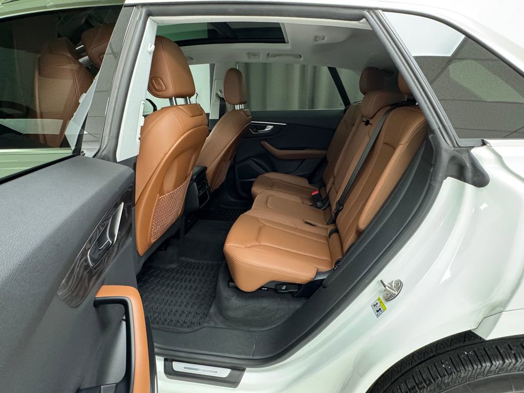 Used 2022 Audi Q8 Premium Plus image 12